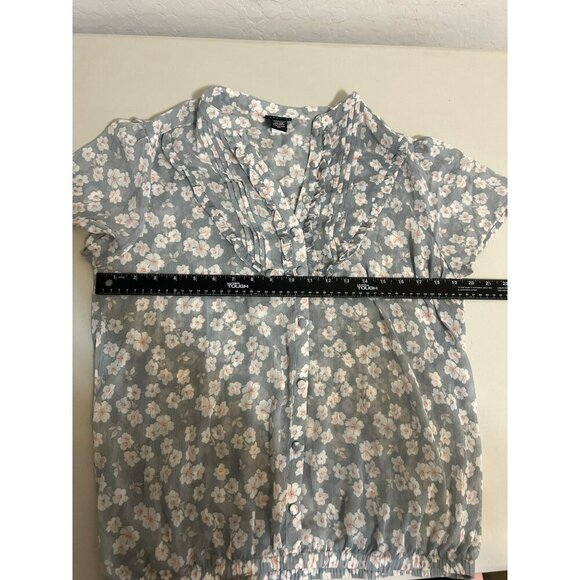 Torrid Sz 00 (US 10 M/L) Soft Grey Pink Floral Ditsy Gathered Waist Blouse Butto - Picture 7 of 7